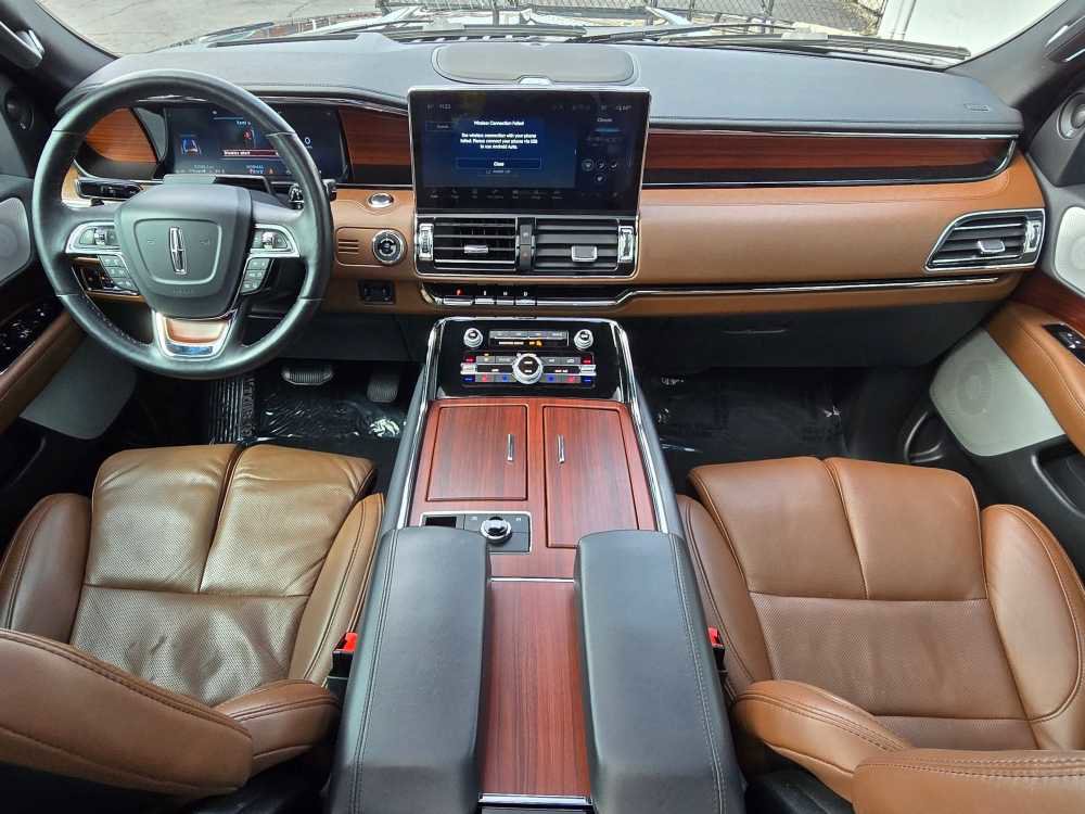 Used 2023 Lincoln Navigator Reserve image 28