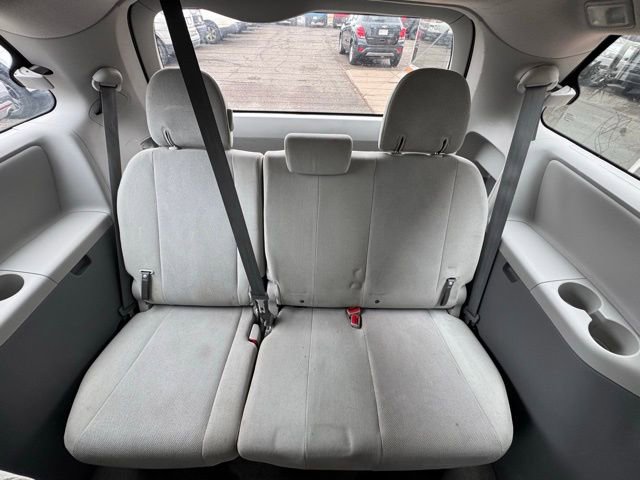Used 2014 Toyota Sienna L FWD image 16