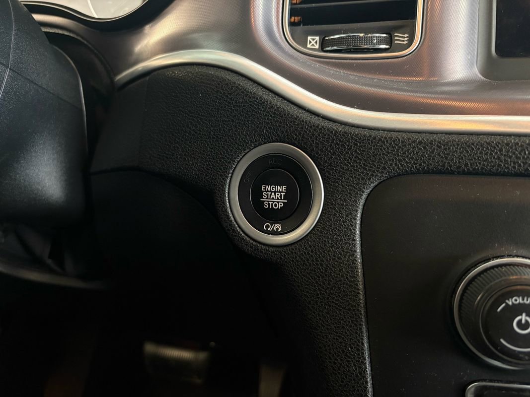 Used 2019 Dodge Charger SXT RWD image 27