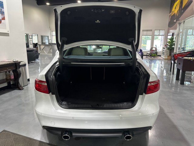 Used 2017 Jaguar XF Prestige RWD image 34