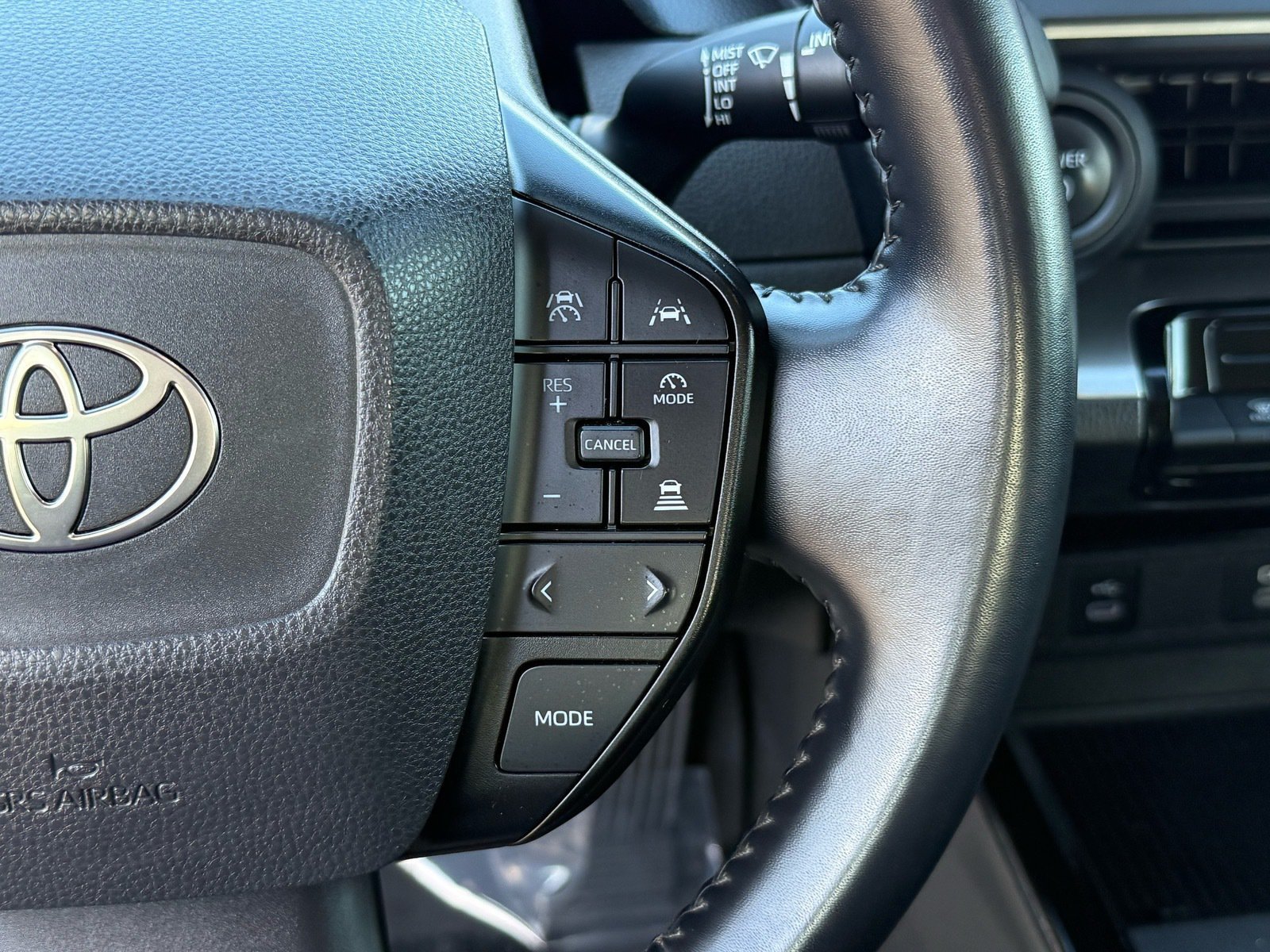 Used 2024 Toyota Prius LE FWD image 18