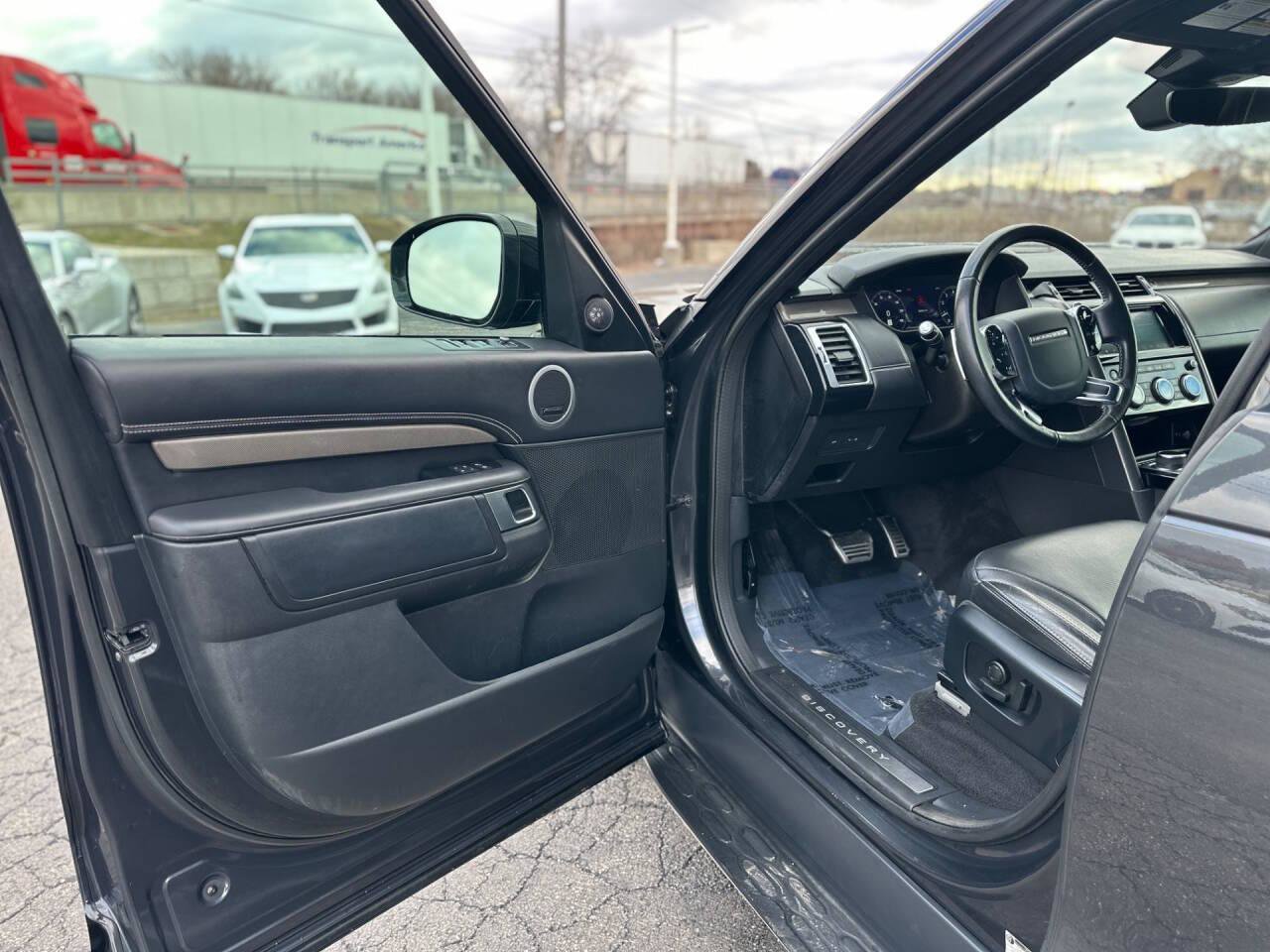 Used 2020 Land Rover Discovery HSE AWD/4WD image 15