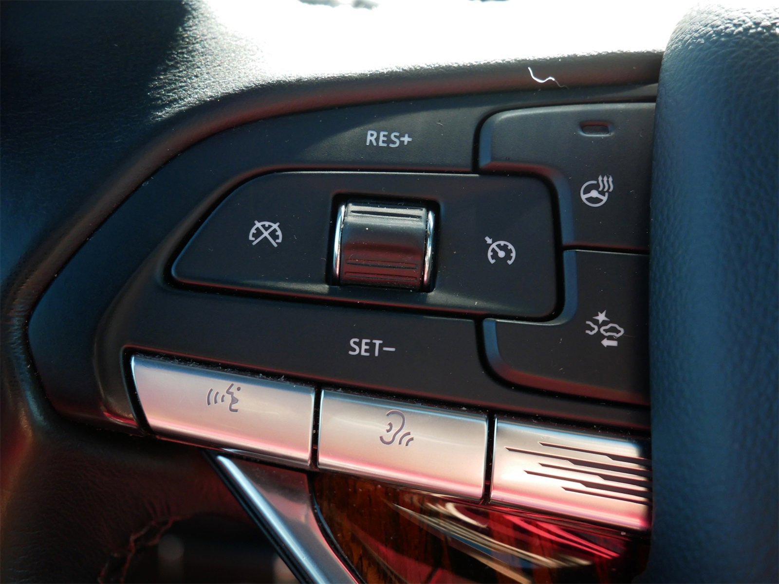 Used 2021 Cadillac Escalade Premium Luxury w/ Performance Package image 26