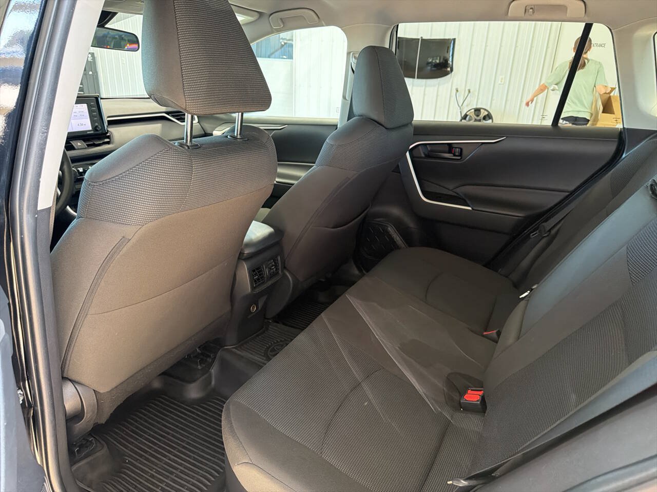 Used 2022 Toyota RAV4 LE AWD/4WD image 19