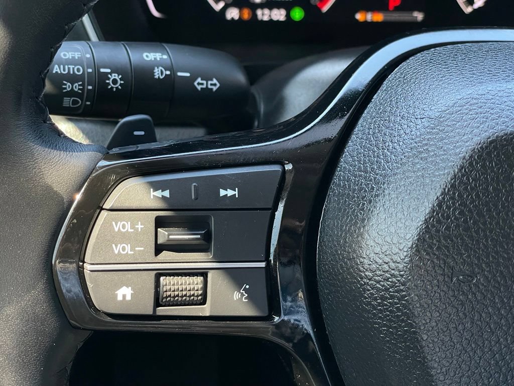 Certified 2025 Honda Pilot Touring image 15