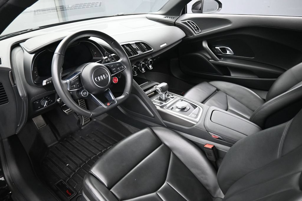 Used 2018 Audi R8 V10 w/ 20" Wheel Package RWD image 4