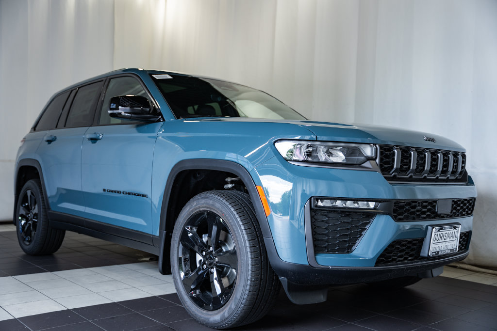 New 2026 Jeep Grand Cherokee Limited w/ Limited Altitude Package AWD/4WD image 1