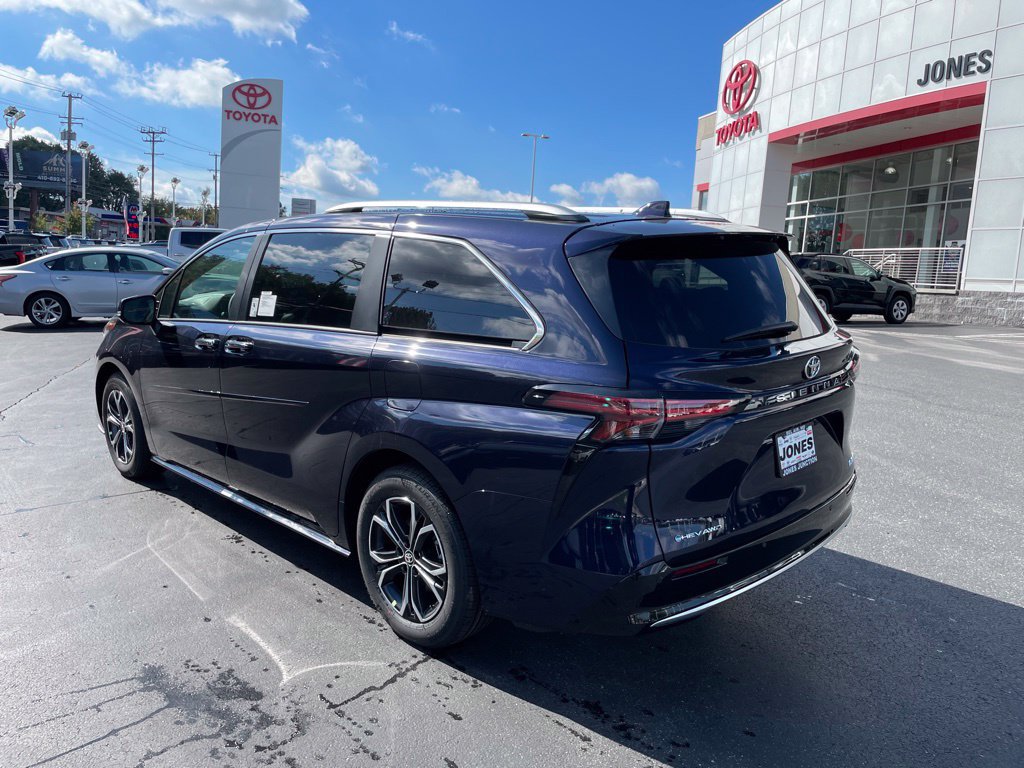 New 2026 Toyota Sienna Platinum AWD/4WD image 5
