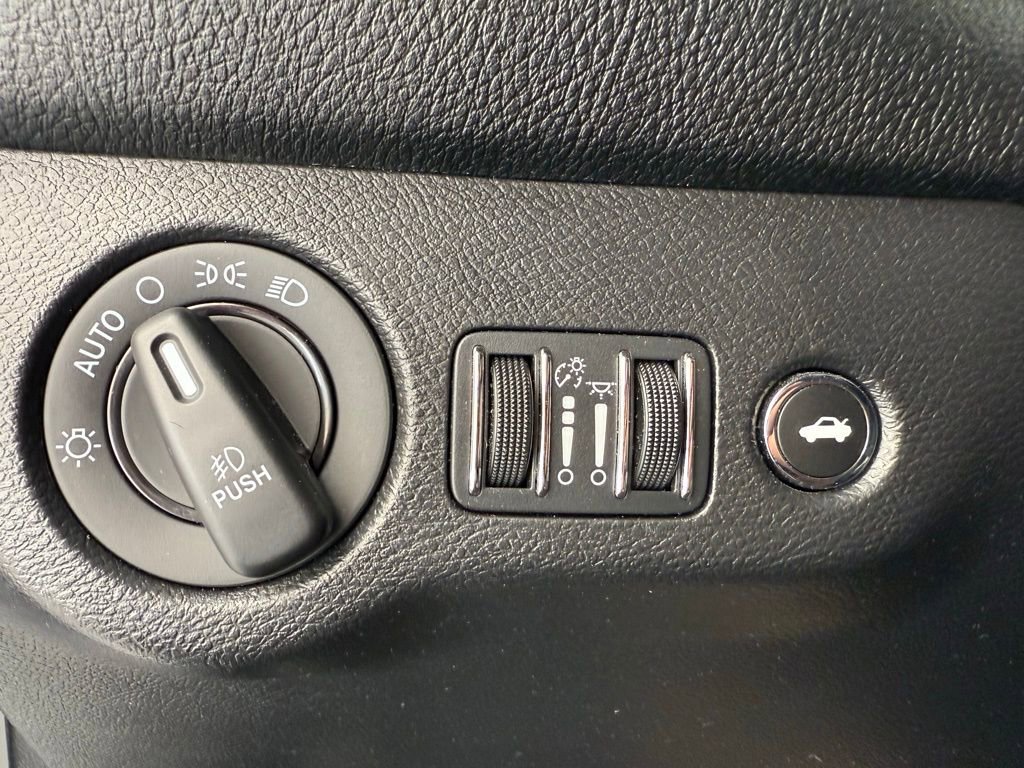 Used 2019 Dodge Challenger SXT w/ Driver Convenience Group RWD image 19