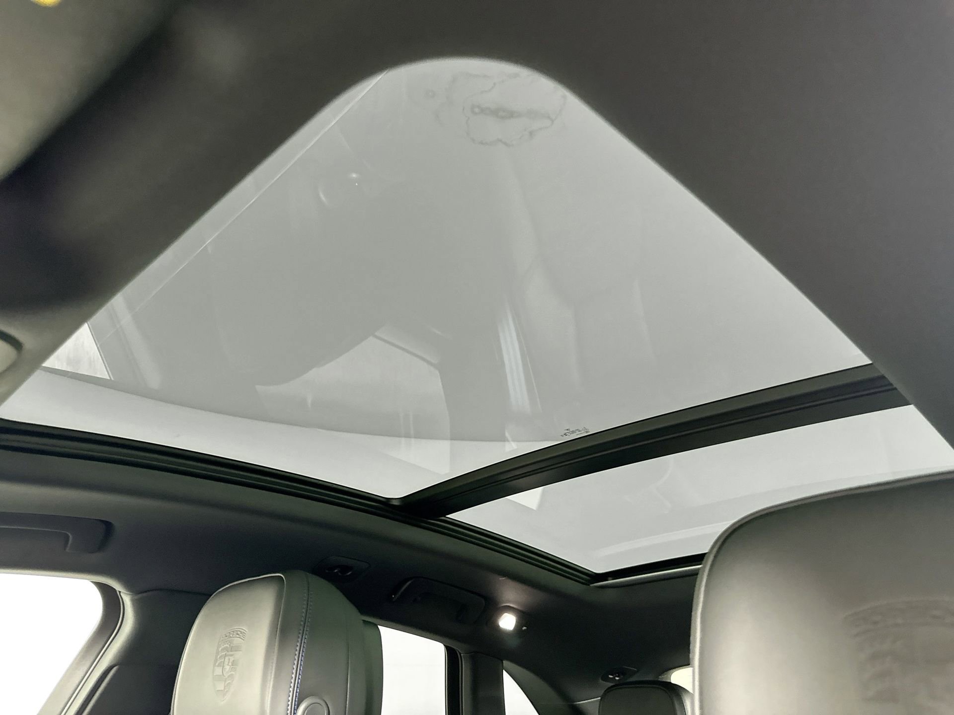 Certified 2025 Porsche Macan image 36