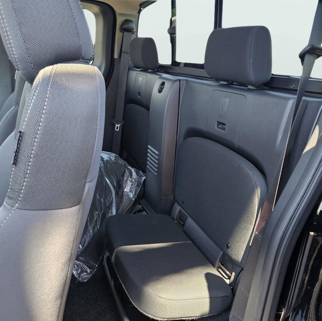 Used 2025 Nissan Frontier SV w/ SV Convenience Package image 15
