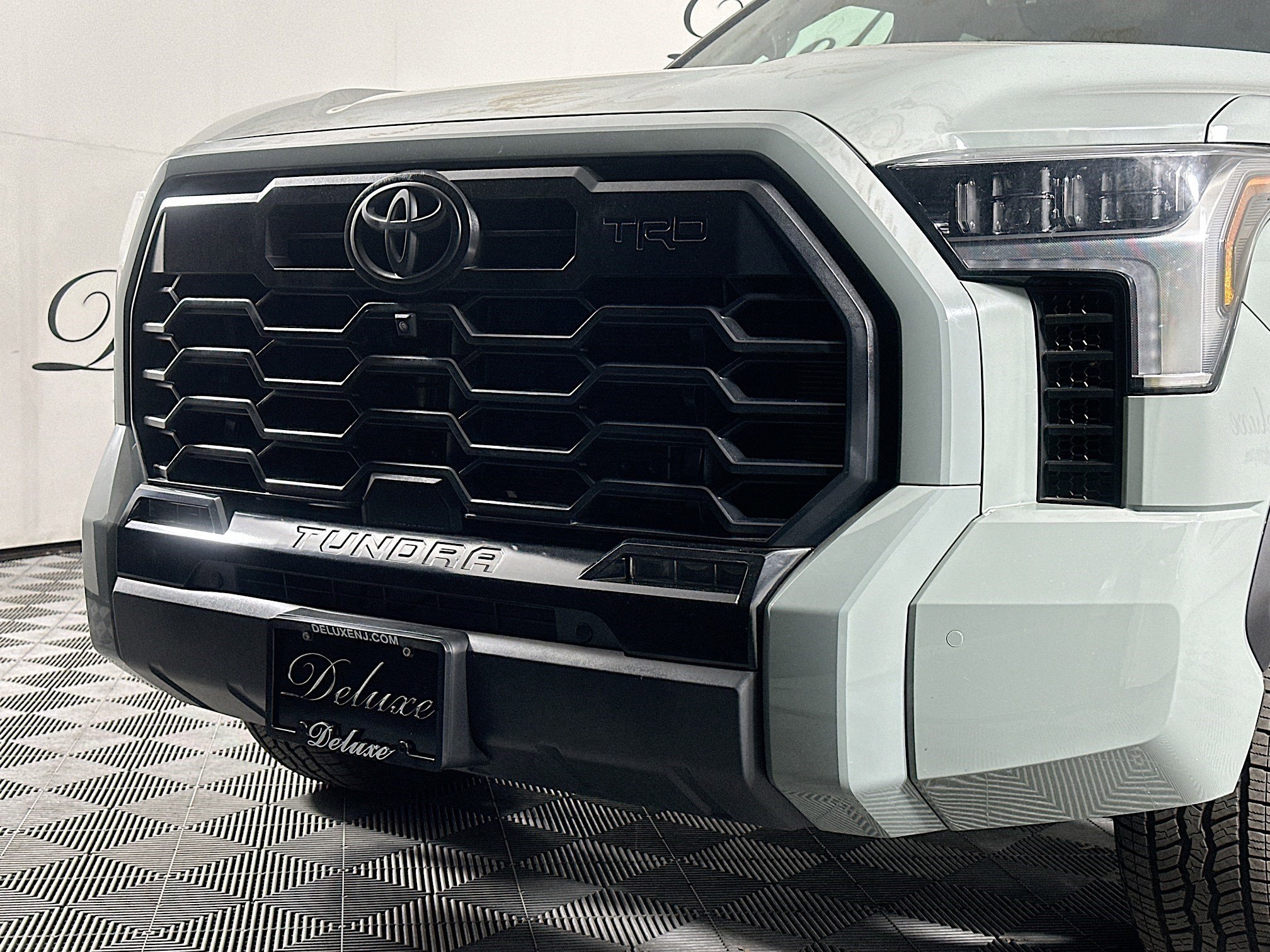 Used 2025 Toyota Tundra Limited w/ TRD Off-Road Package AWD/4WD image 34