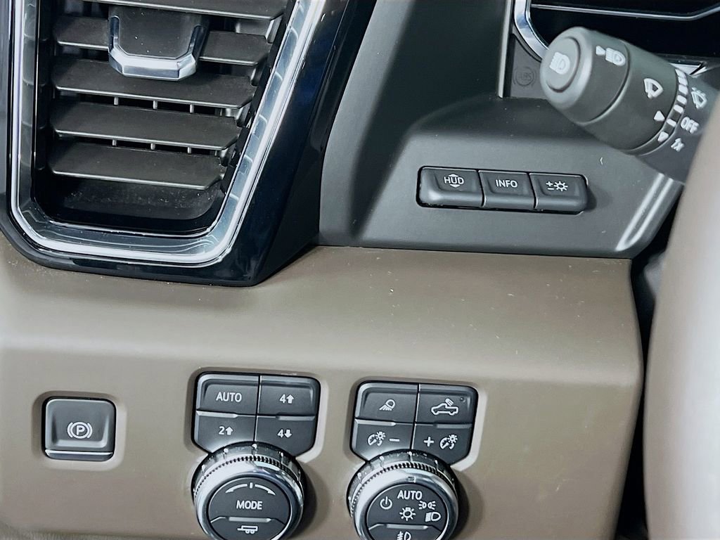 Used 2025 GMC Sierra 1500 Denali AWD/4WD image 9