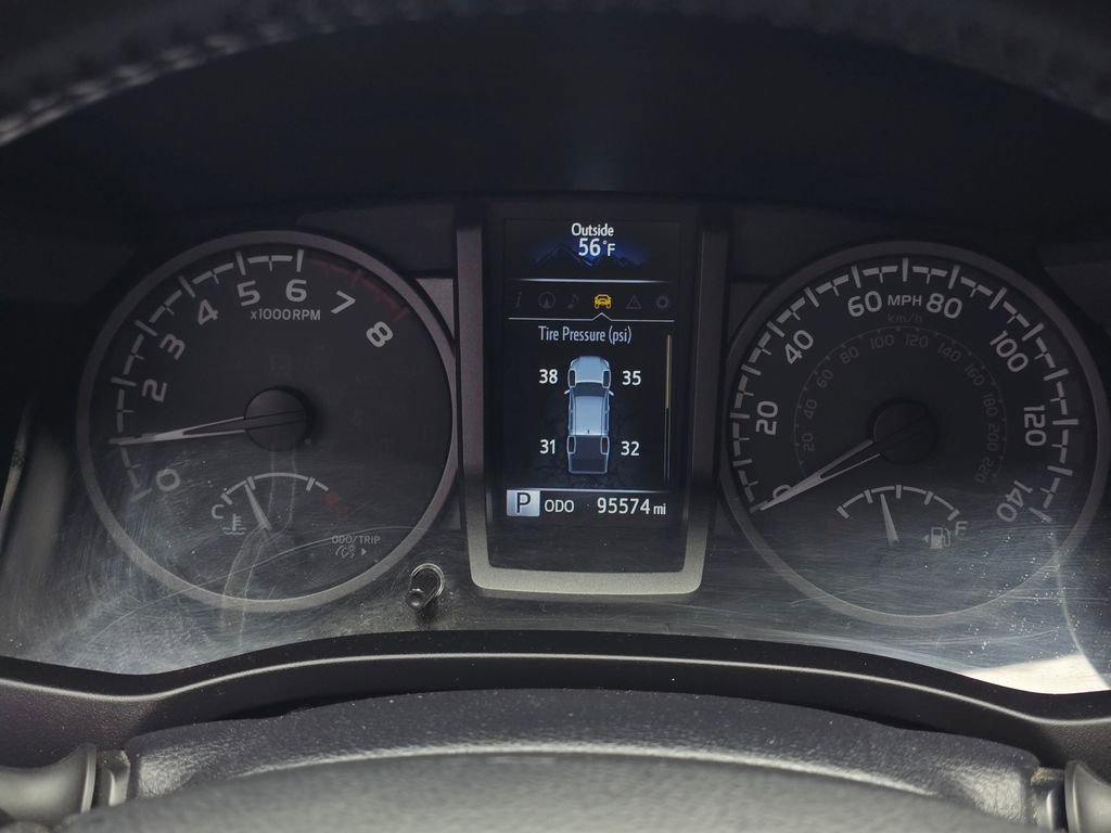 Used 2017 Toyota Tacoma TRD Off-Road AWD/4WD image 31