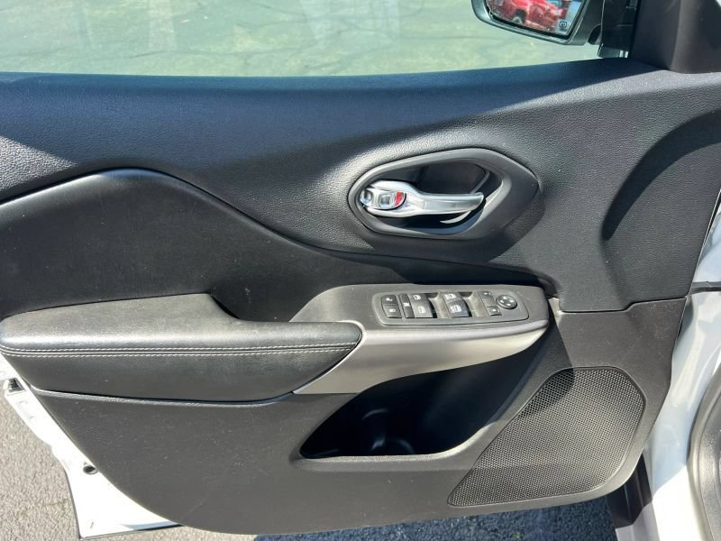 Used 2020 Jeep Cherokee Latitude Plus FWD image 20