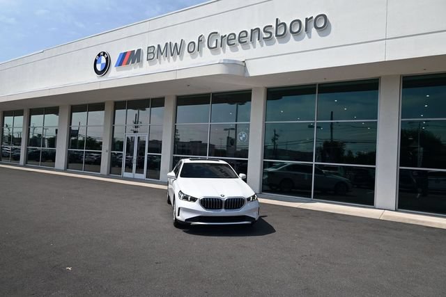 Used 2025 BMW 530i w/ Premium Package RWD image 3