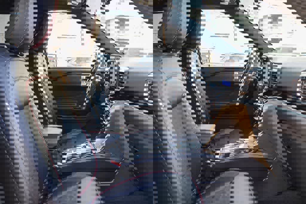 New 2023 Ford Explorer ST-Line w/ Class IV Trailer Tow Package image 16