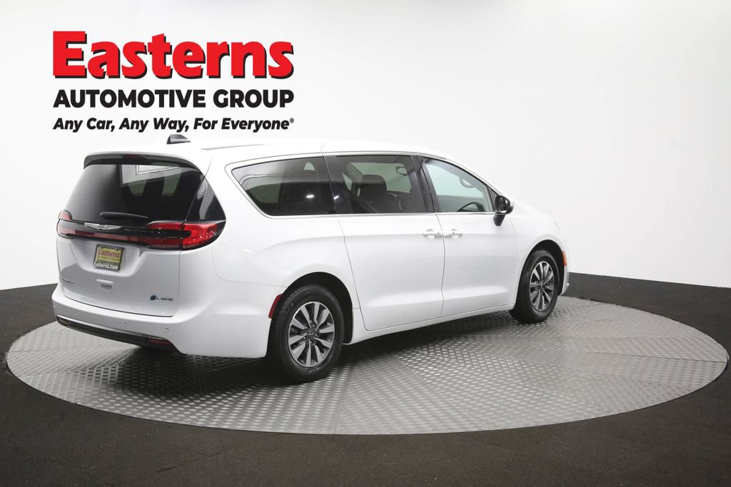Used 2023 Chrysler Pacifica Touring-L FWD image 44