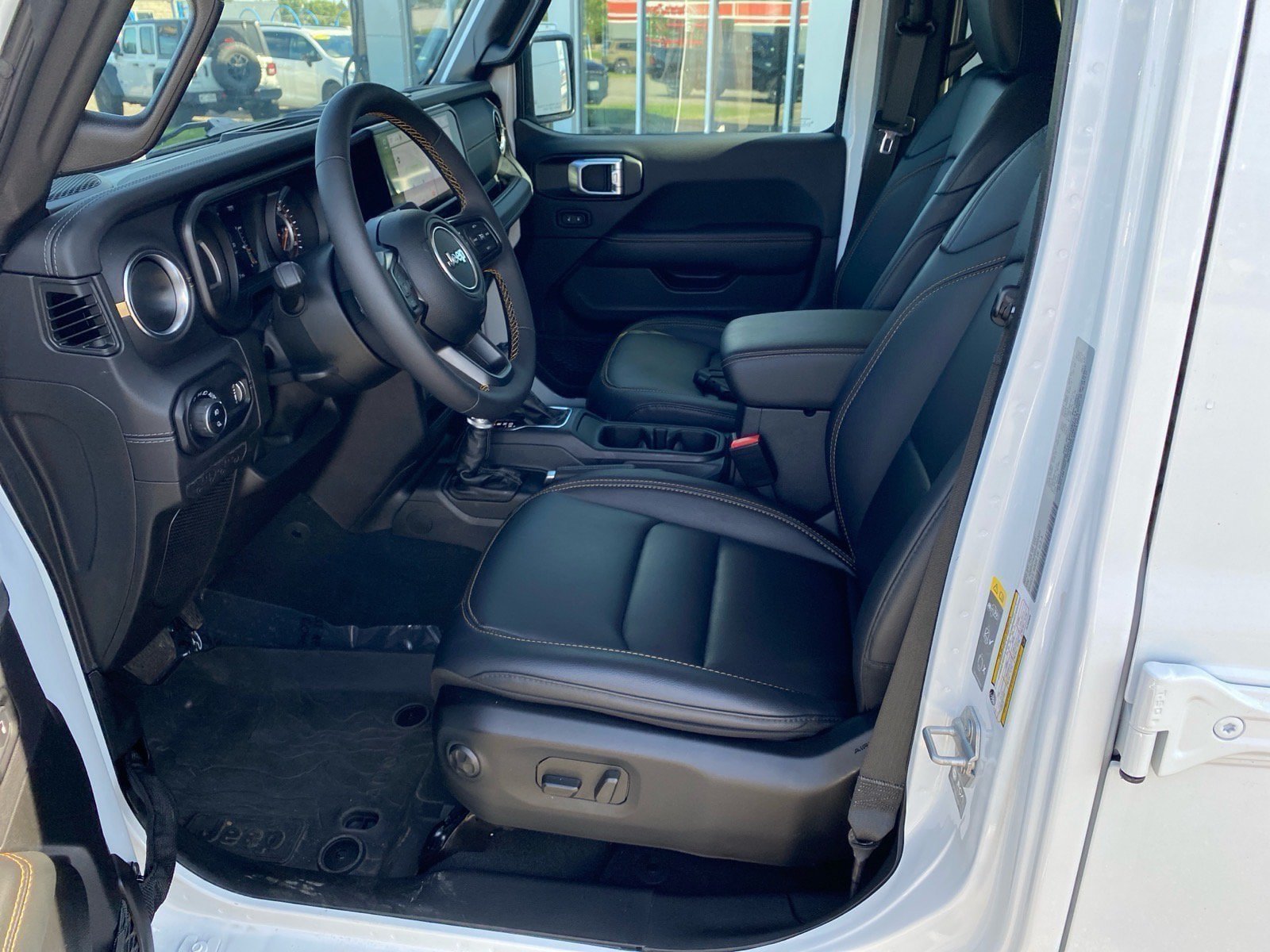 Used 2025 Jeep Gladiator Sport AWD/4WD image 9