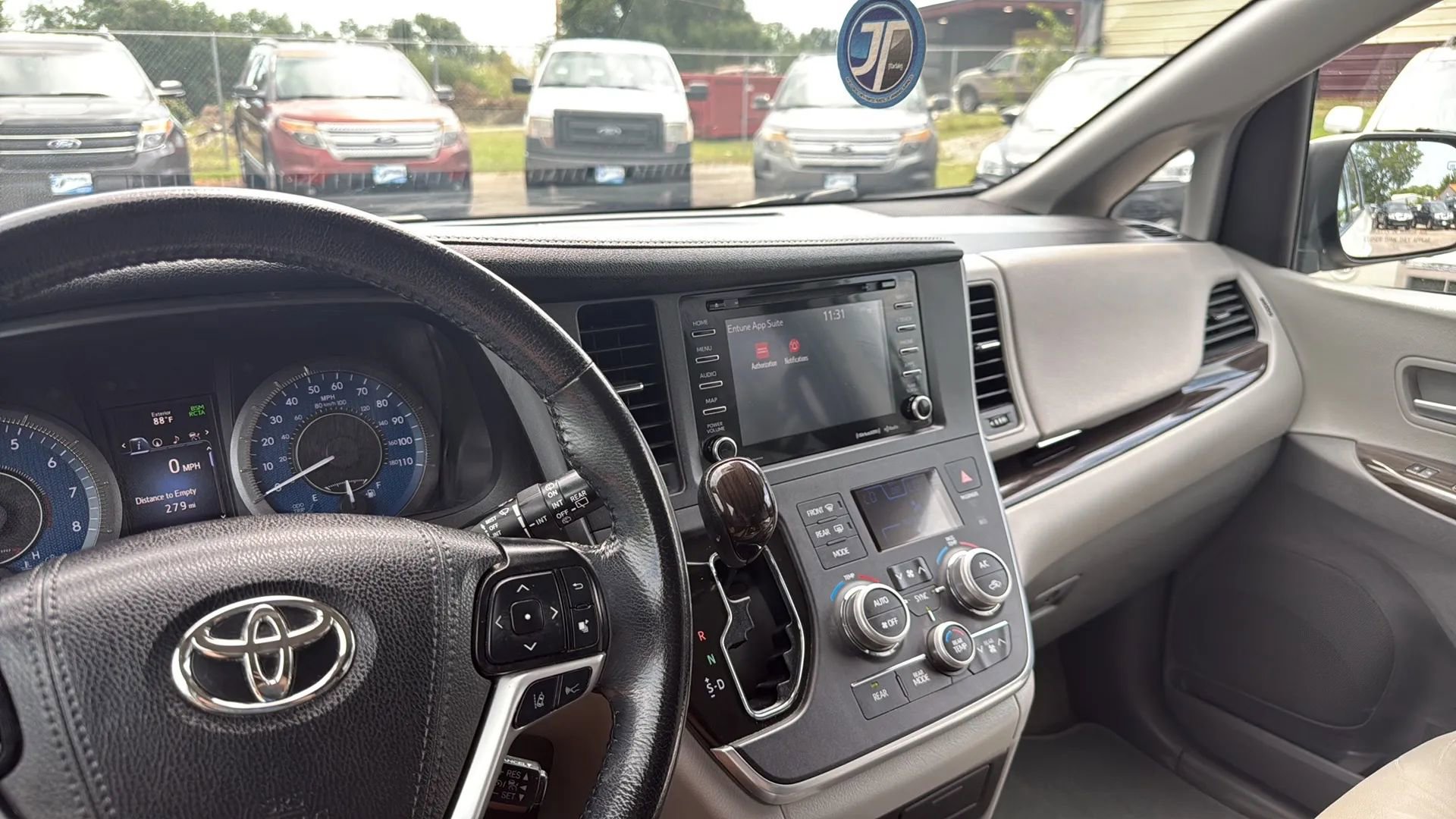 Used 2019 Toyota Sienna XLE image 41