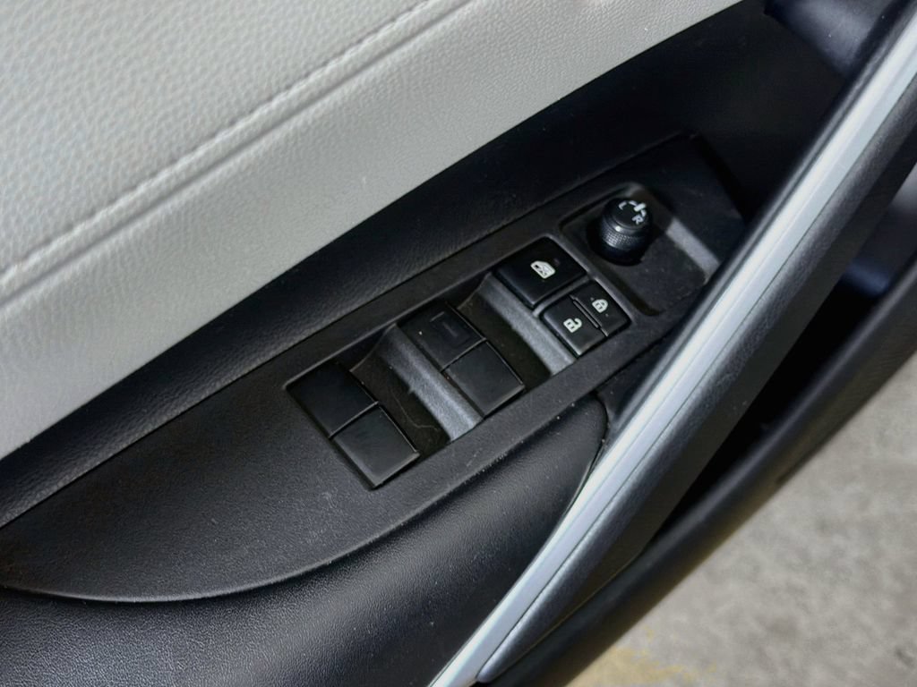 Used 2024 Toyota Corolla Cross L AWD/4WD image 18