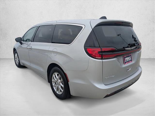 Used 2024 Chrysler Pacifica Touring-L FWD image 8