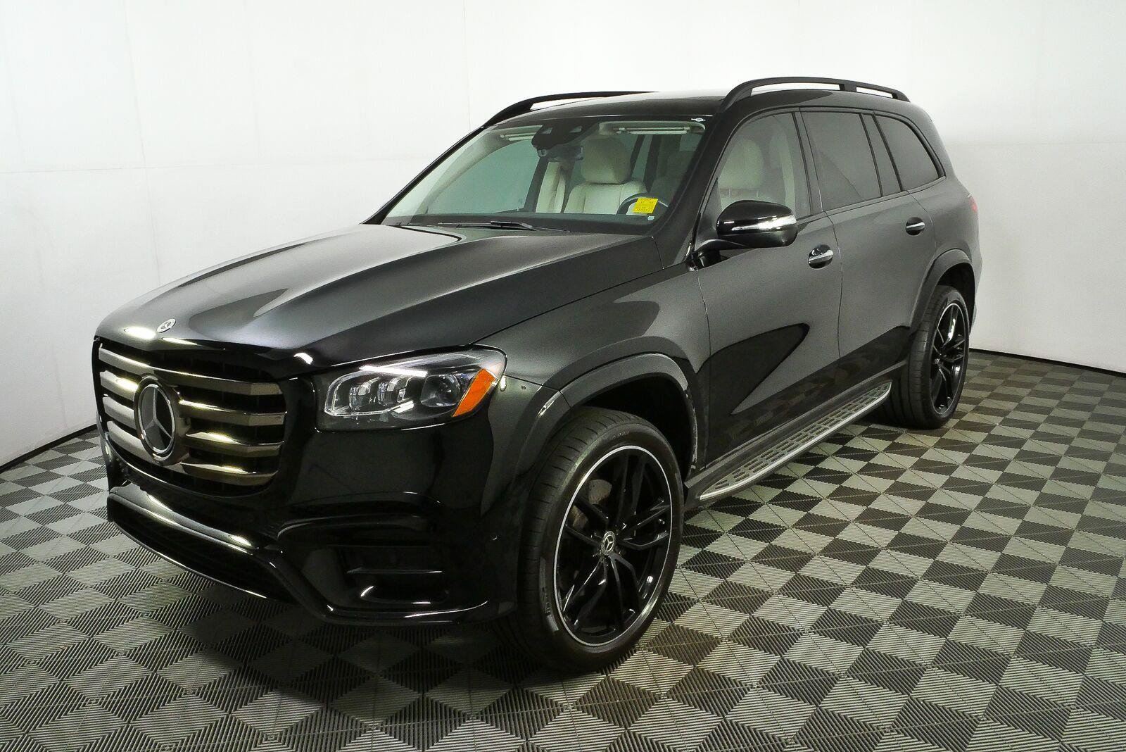 Used 2025 Mercedes-Benz GLS 450 4MATIC image 25
