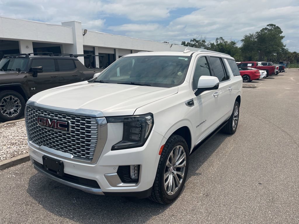 Used 2022 GMC Yukon XL Denali AWD/4WD image 2