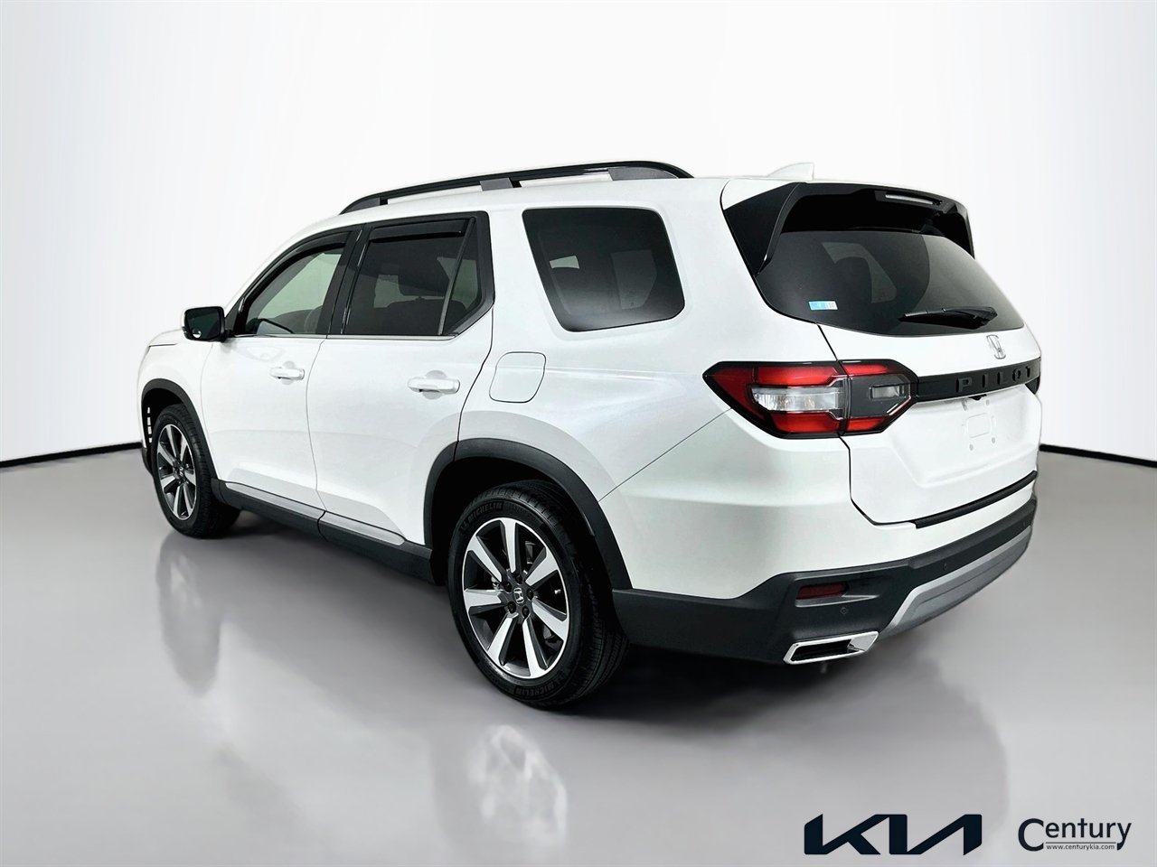 Used 2023 Honda Pilot Touring image 7