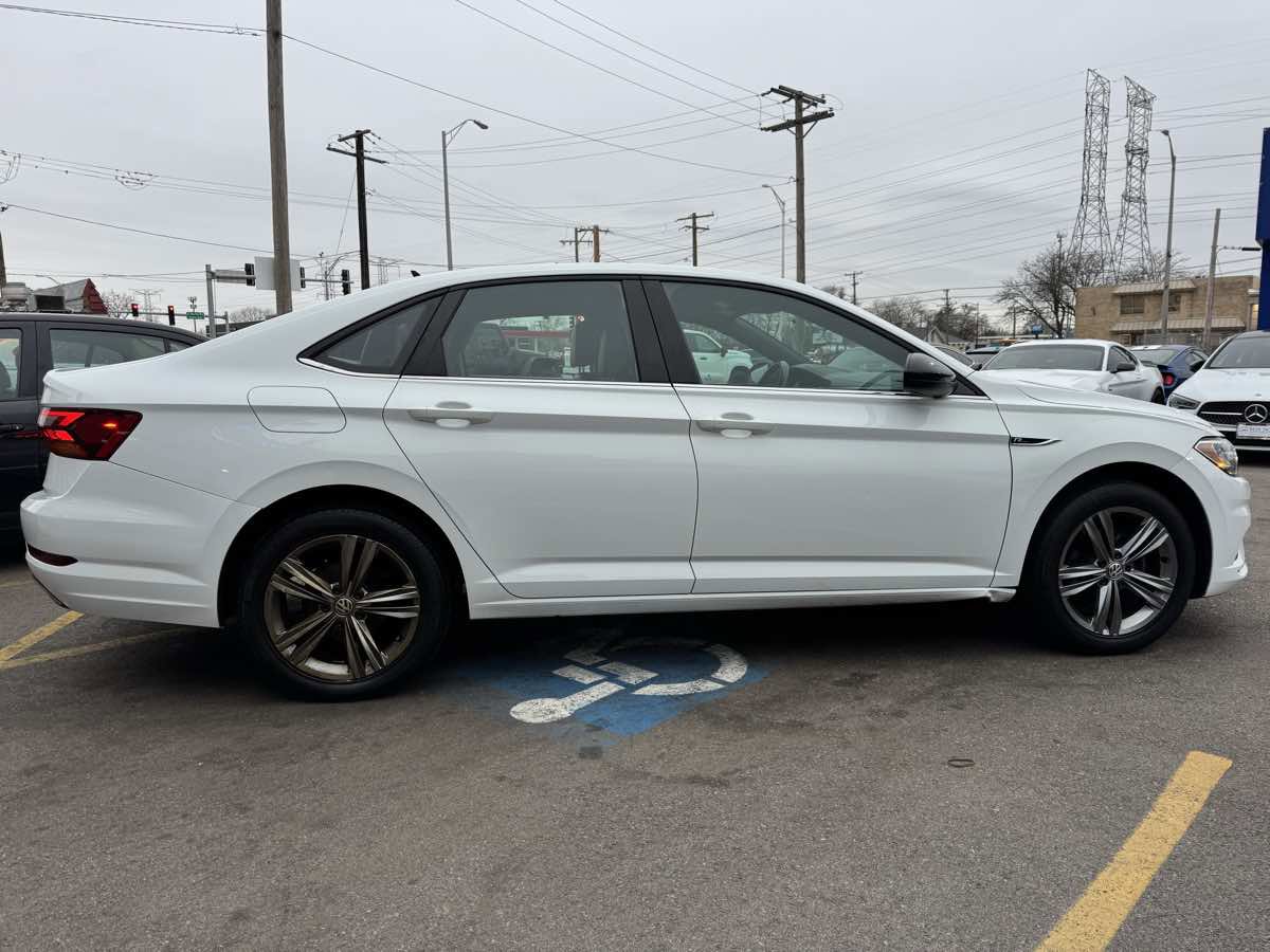 Used 2019 Volkswagen Jetta R-Line w/ R-Line Cold Weather Package FWD image 4