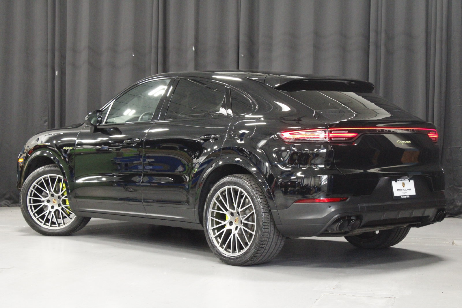 Certified 2022 Porsche Cayenne Platinum Edition AWD/4WD image 3