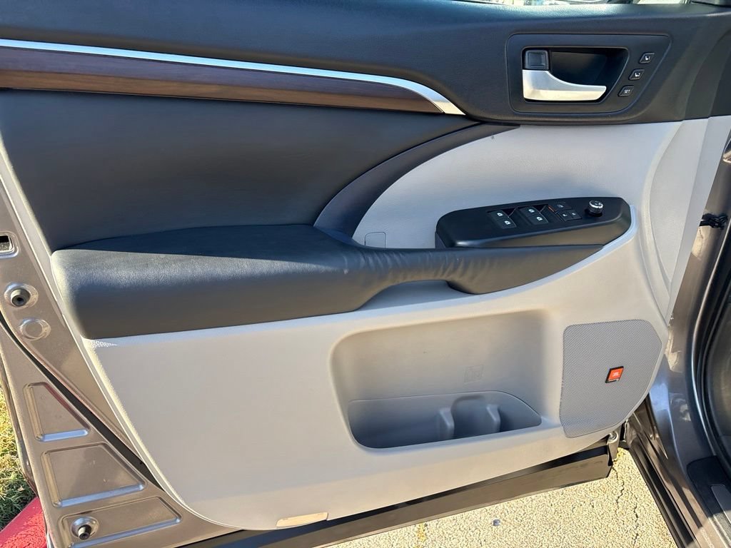 Used 2015 Toyota Highlander Limited FWD image 12