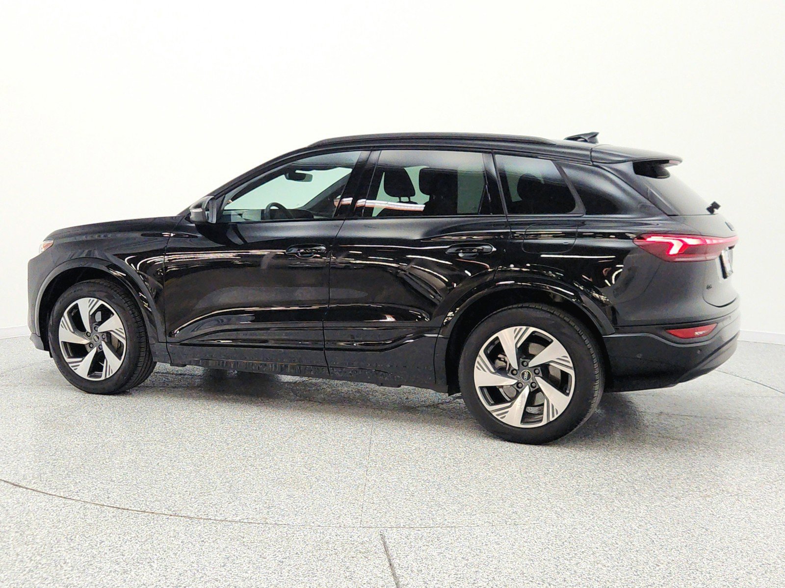 Used 2025 Audi Q6 e-tron Premium Plus AWD/4WD image 8
