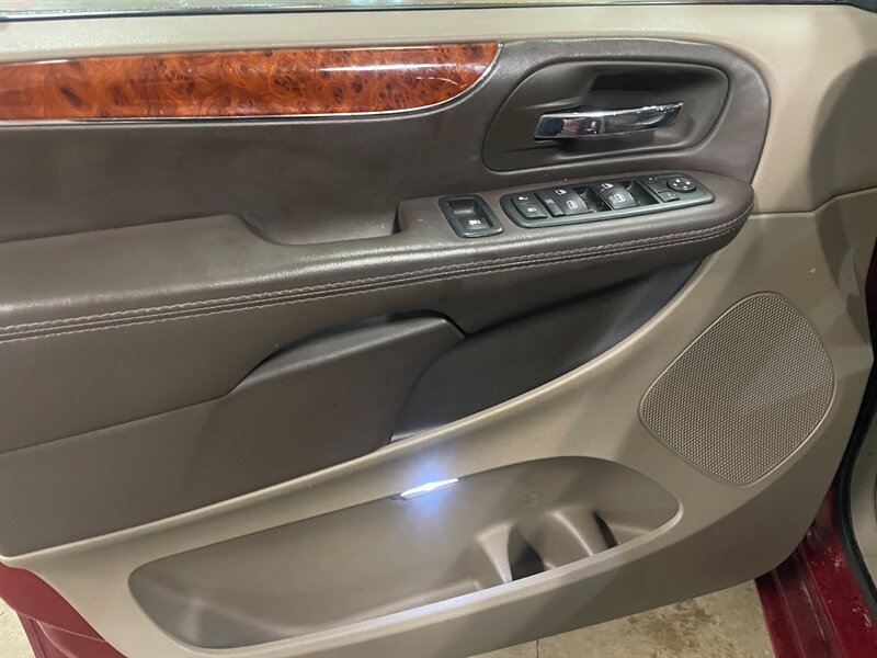 Used 2015 Chrysler Town & Country Touring-L FWD image 24
