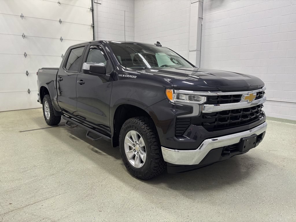 Used 2022 Chevrolet Silverado 1500 LT AWD/4WD image 2