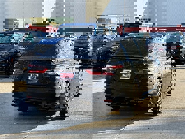 Used 2023 Toyota Camry SE image 4