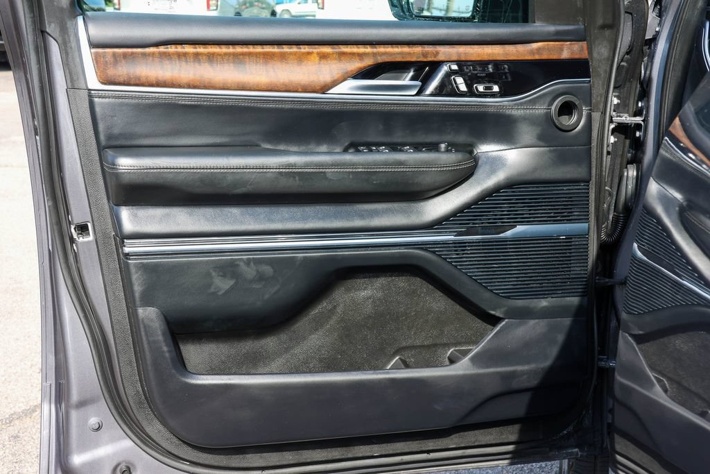 Used 2023 Jeep Grand Wagoneer L Series II AWD/4WD image 14