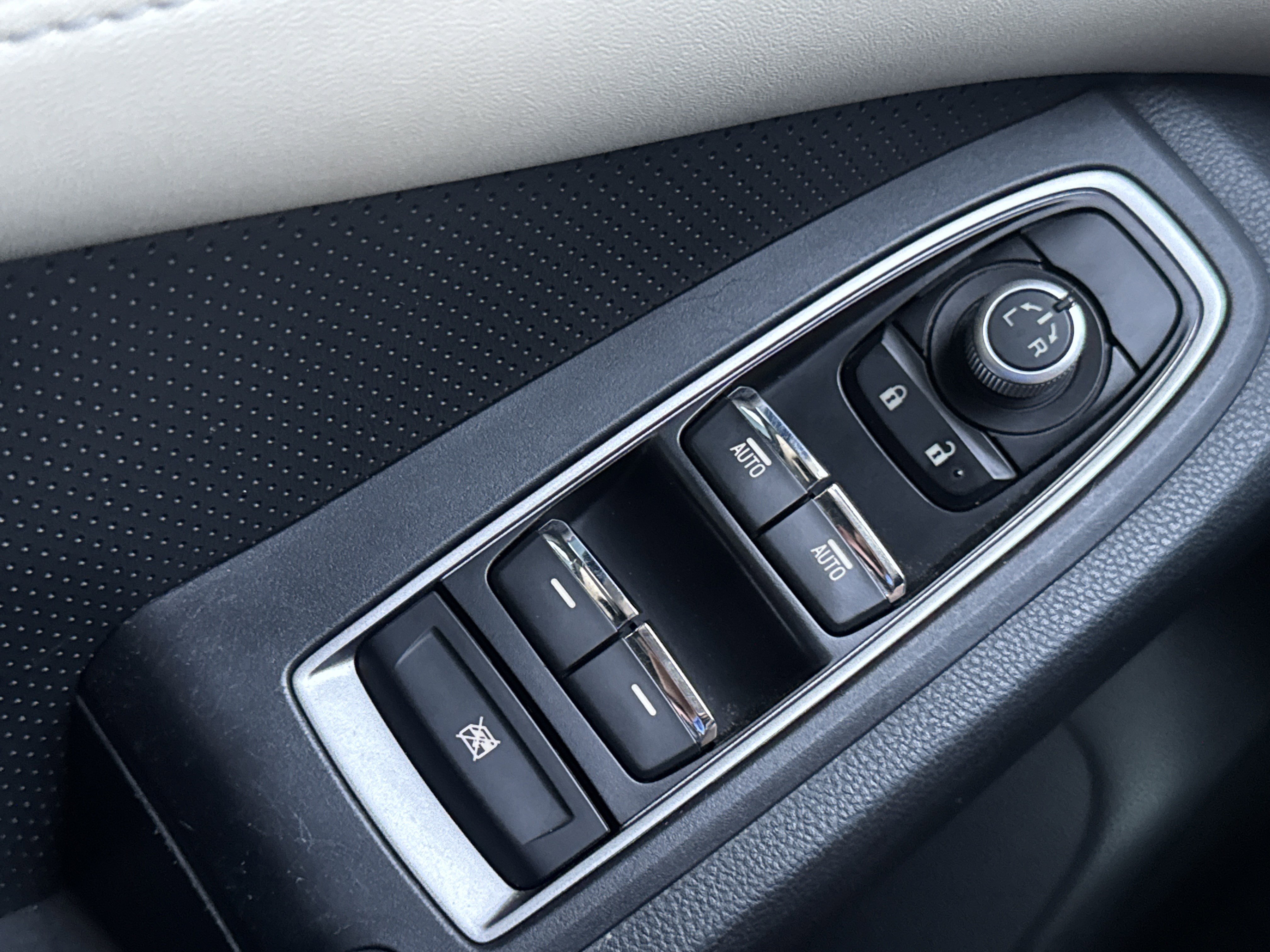 Used 2019 Subaru Ascent Limited image 23