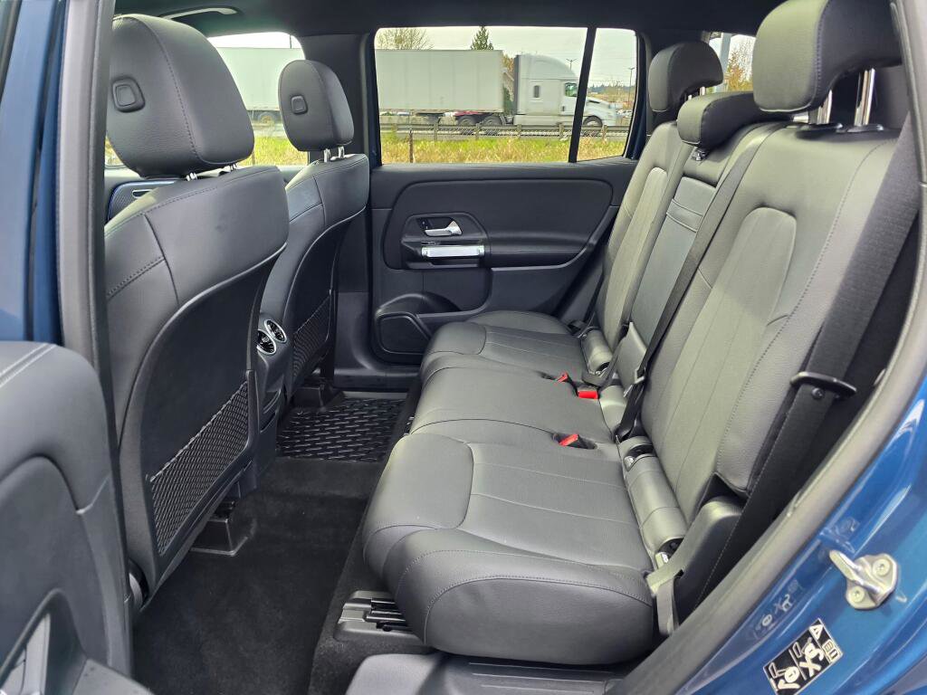 Used 2023 Mercedes-Benz GLB 250 4MATIC w/ Premium Package image 19