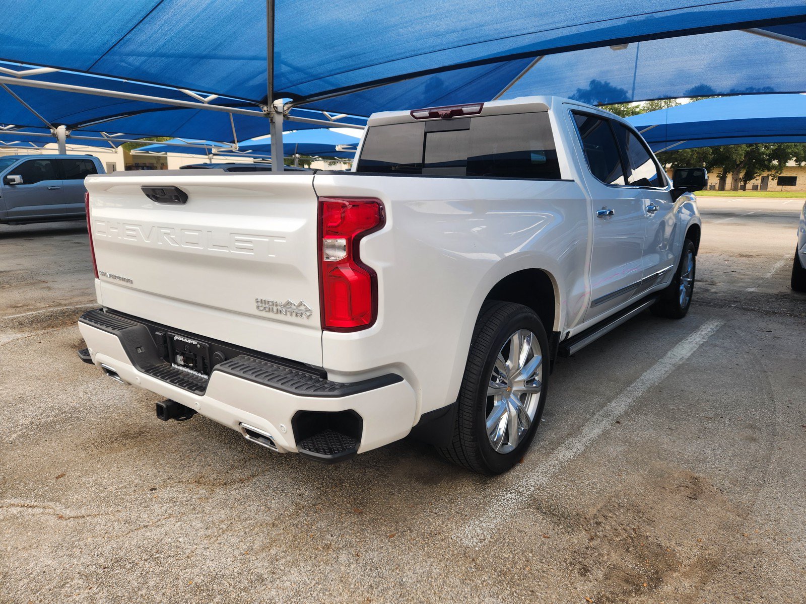 Used 2025 Chevrolet Silverado 1500 High Country AWD/4WD image 4