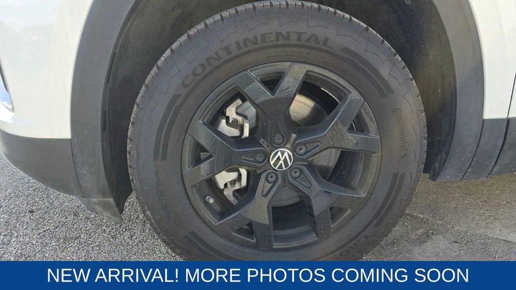 Used 2024 Volkswagen Atlas Peak Edition SE image 10