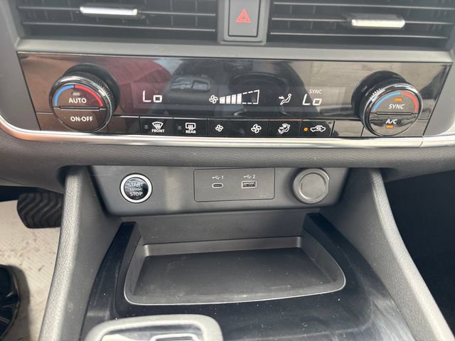 Used 2023 Nissan Rogue SV AWD/4WD image 16