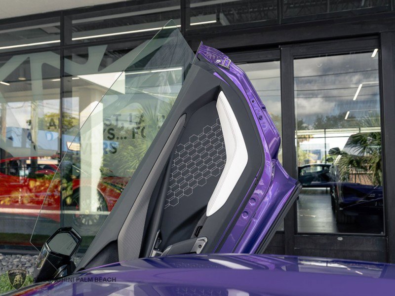Used 2024 Lamborghini Revuelto image 29