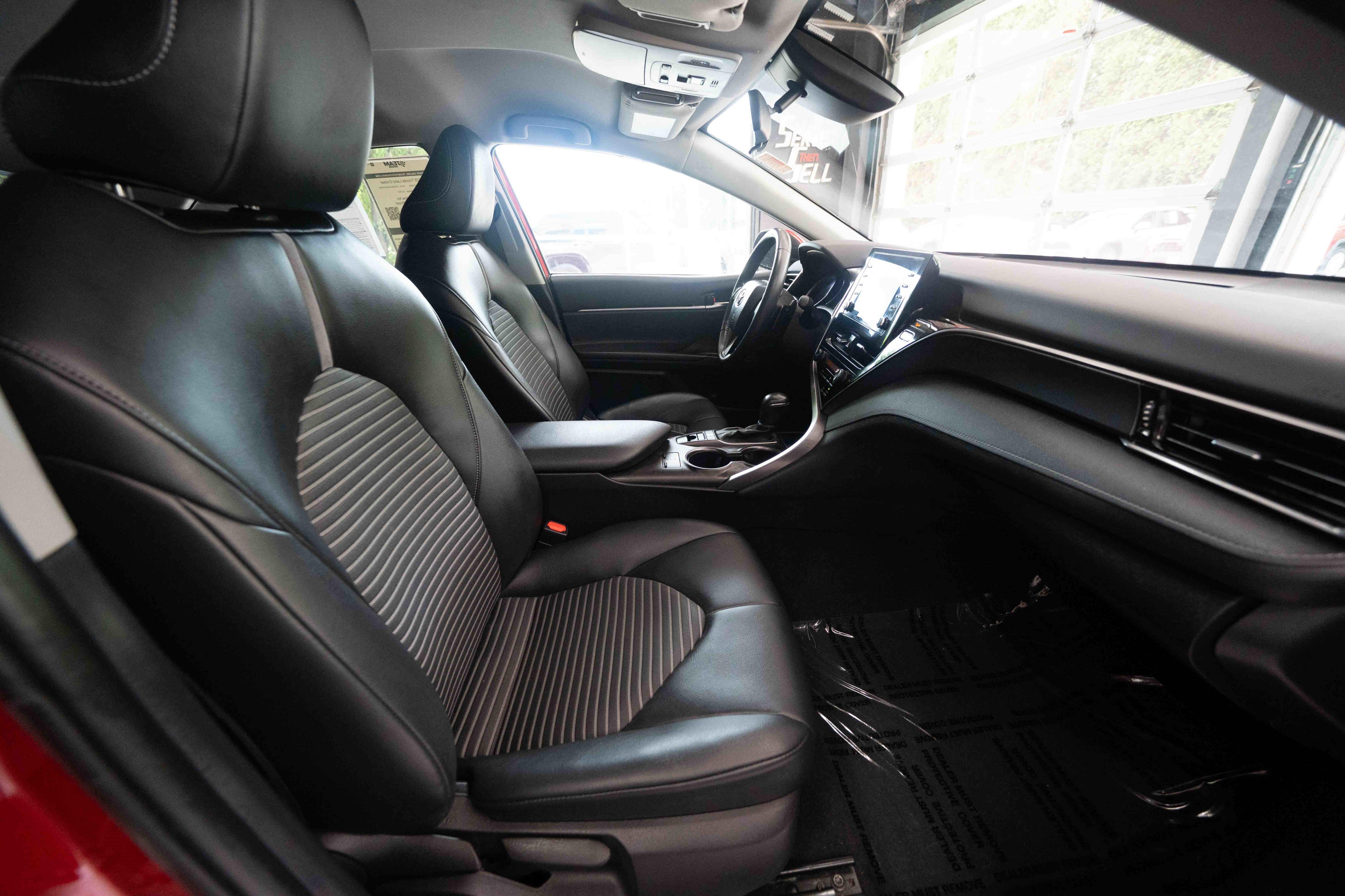 Used 2022 Toyota Camry SE w/ Cold Weather Package FWD image 26