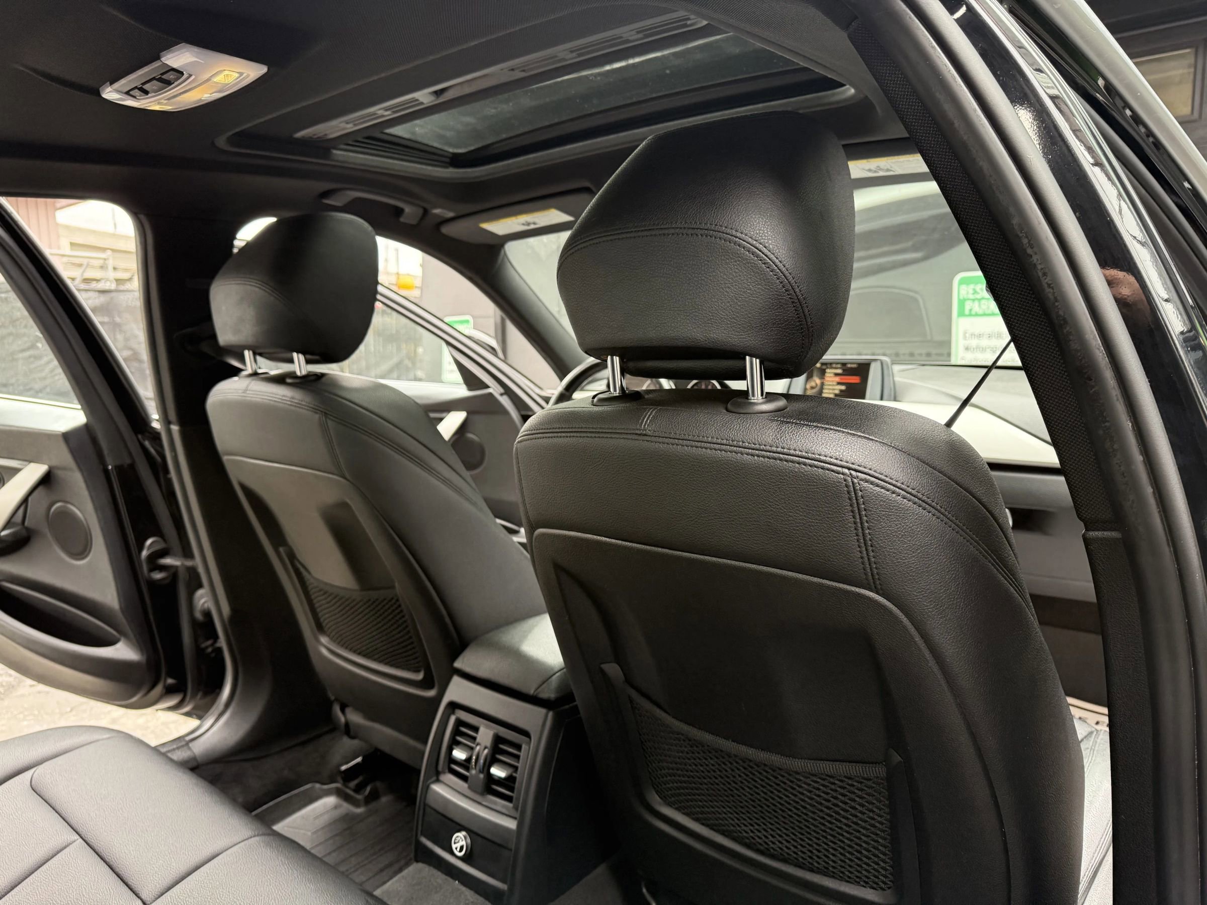 Used 2015 BMW 320i Sedan RWD image 17