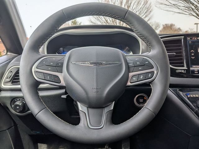 Certified 2025 Chrysler Pacifica Select image 18