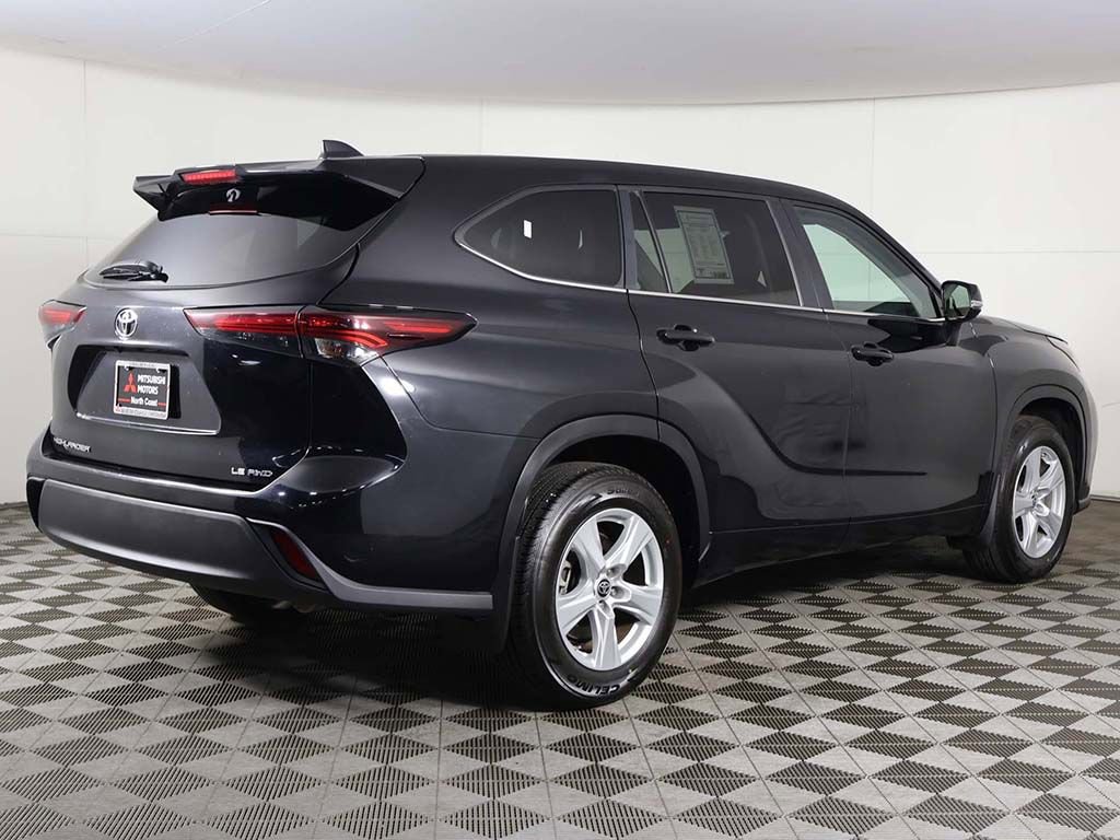 Used 2024 Toyota Highlander LE image 9