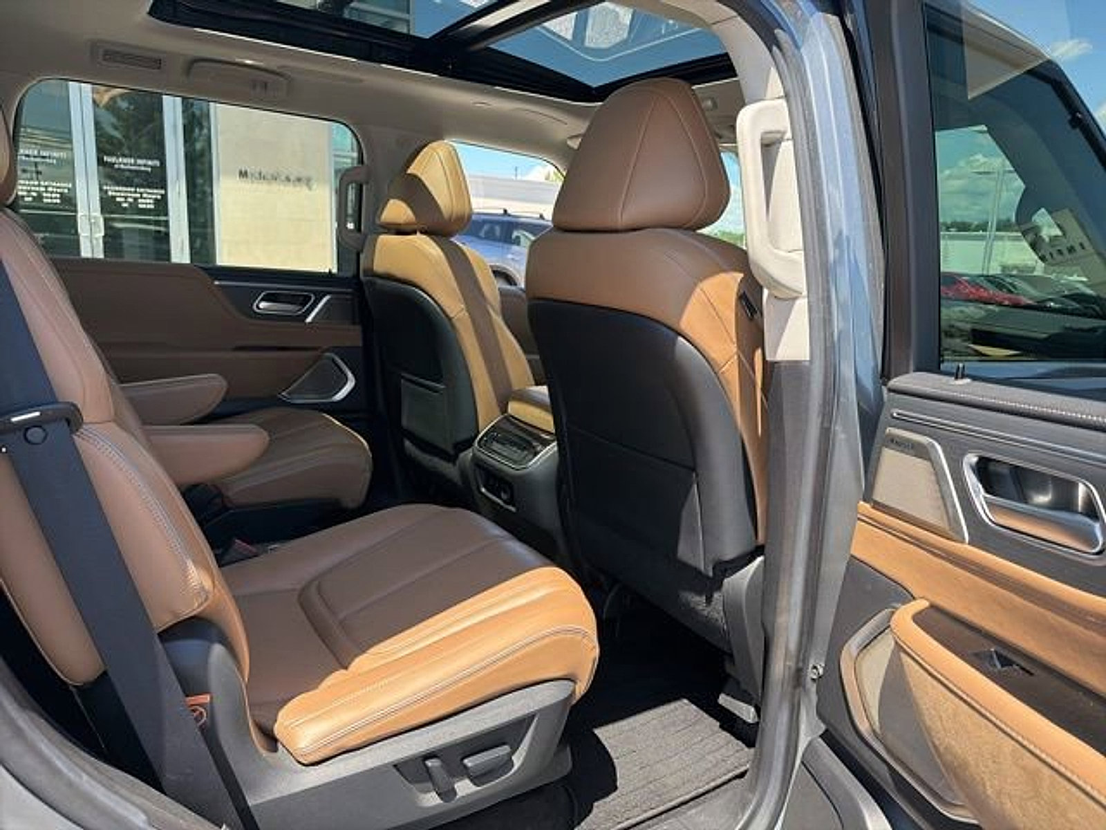 Used 2025 INFINITI QX80 Sensory AWD/4WD image 21