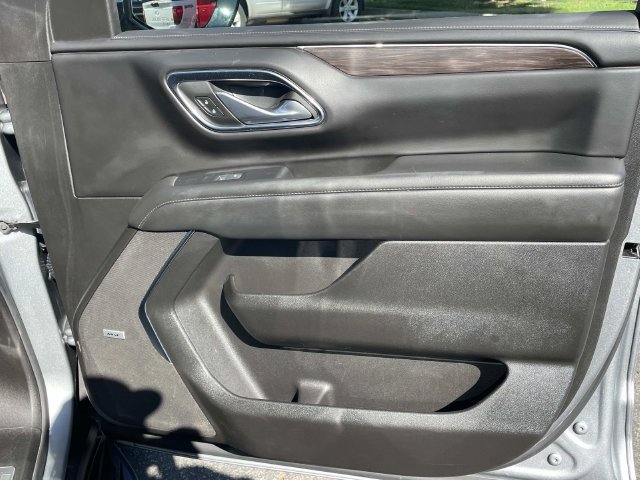 Used 2024 Chevrolet Suburban LT RWD image 36