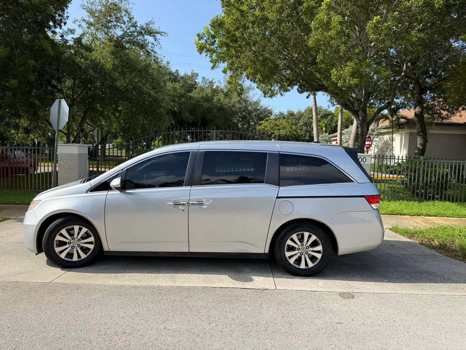 Used 2015 Honda Odyssey EX-L image 2